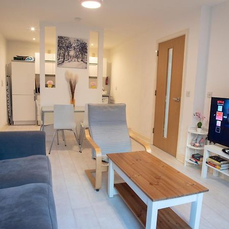 Two-Bedroom Luxury Apartment With Workspace, Free Secure Parking & Coffee برمنغهام المظهر الخارجي الصورة