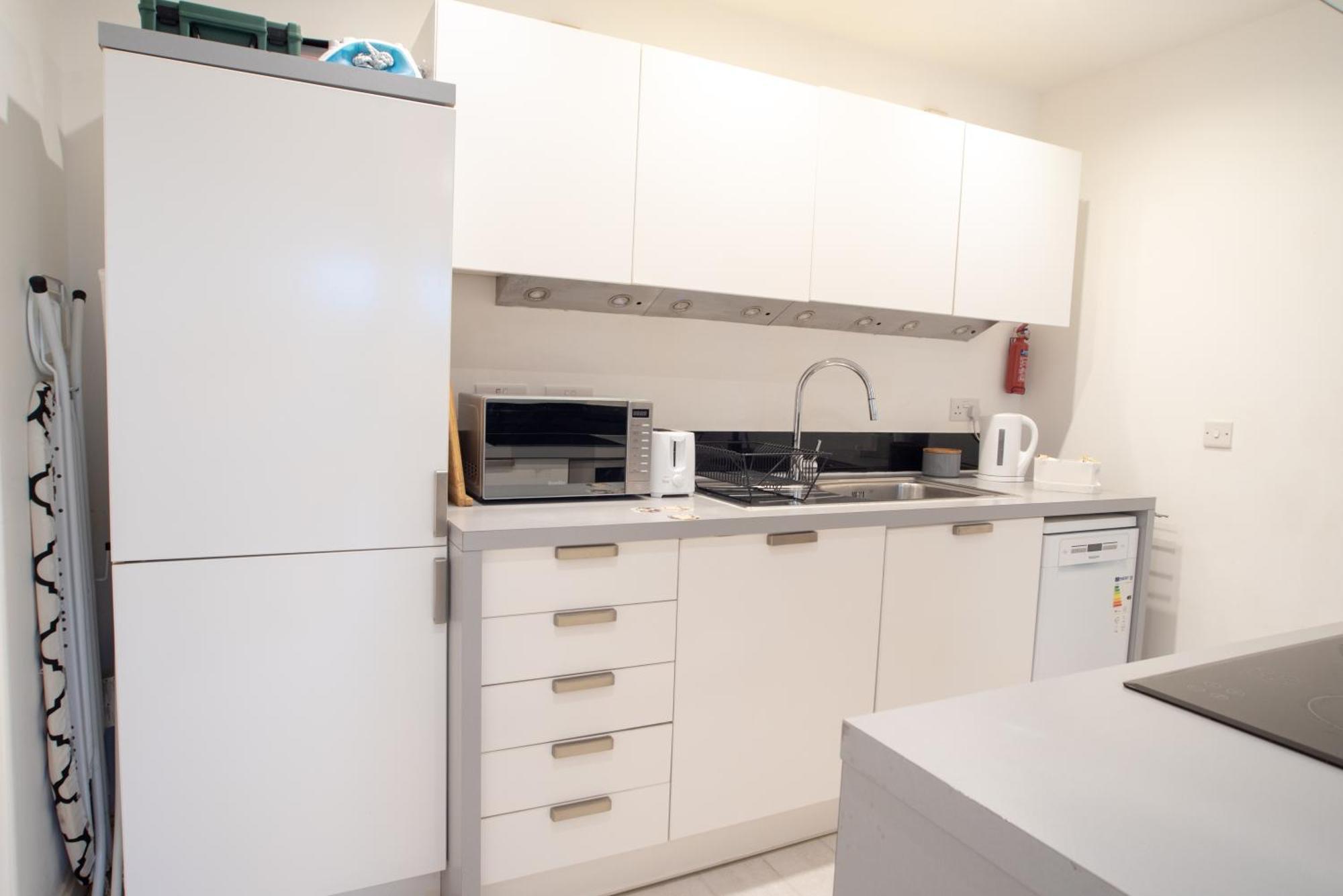 Two-Bedroom Luxury Apartment With Workspace, Free Secure Parking & Coffee برمنغهام المظهر الخارجي الصورة