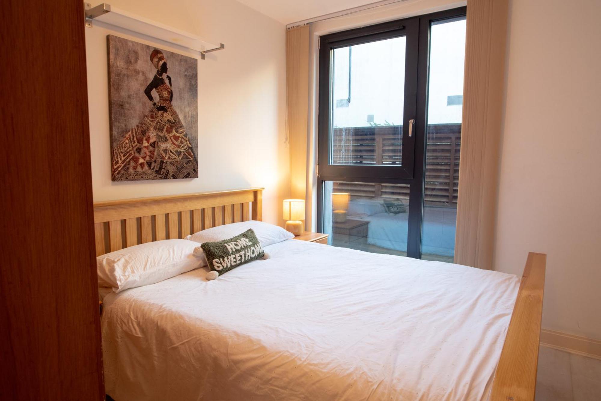 Two-Bedroom Luxury Apartment With Workspace, Free Secure Parking & Coffee برمنغهام المظهر الخارجي الصورة
