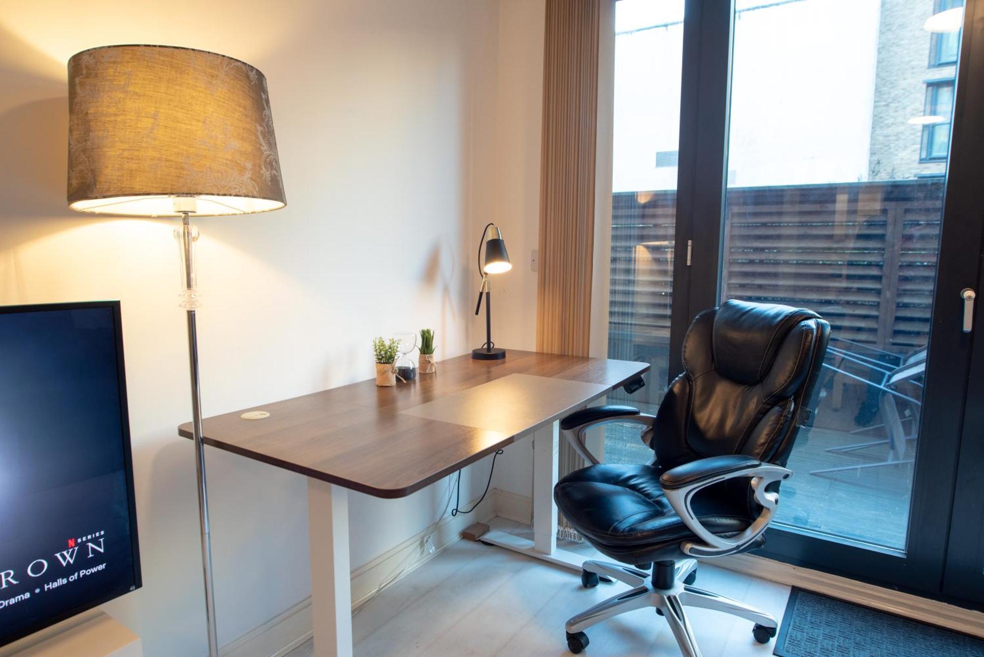 Two-Bedroom Luxury Apartment With Workspace, Free Secure Parking & Coffee برمنغهام المظهر الخارجي الصورة