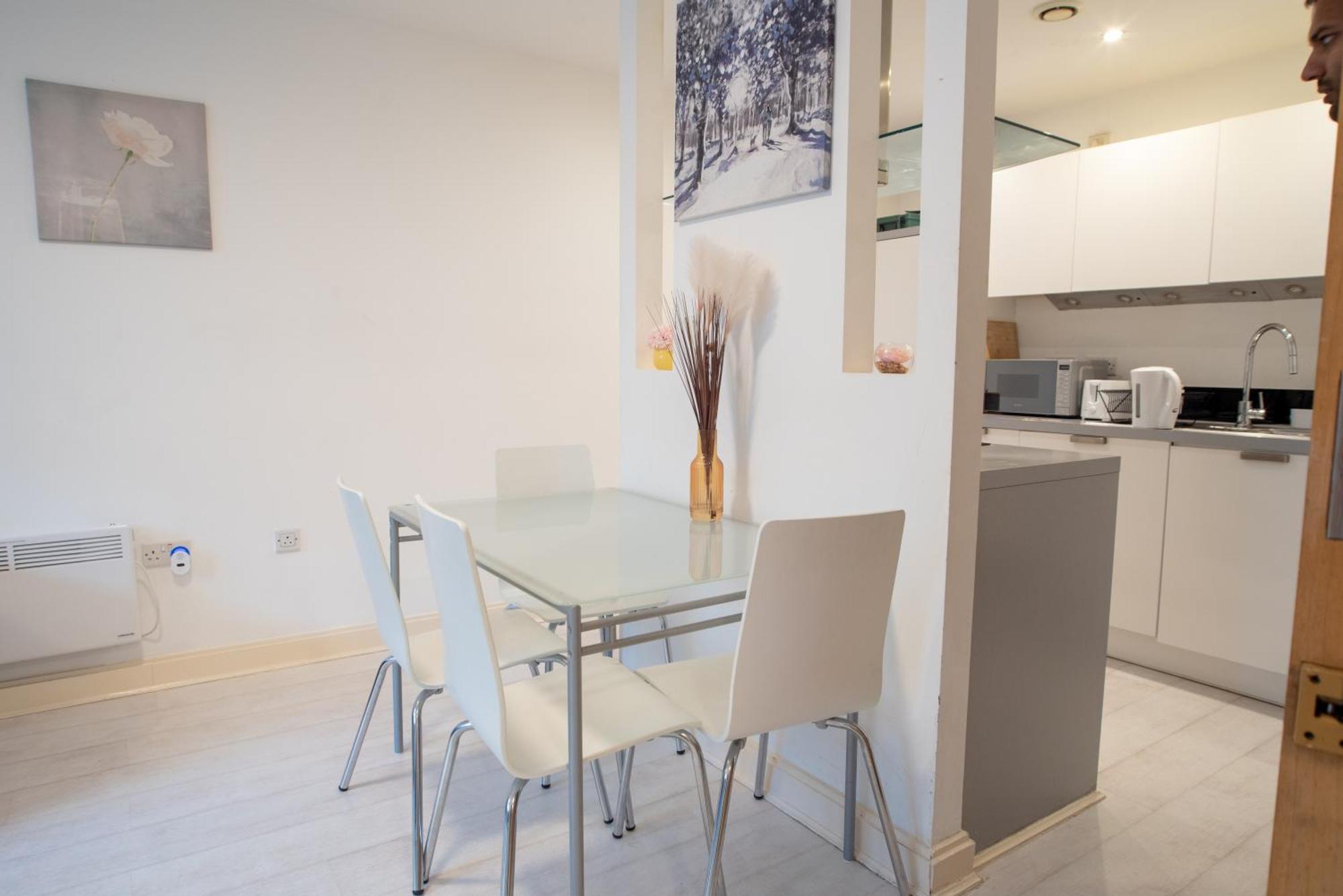 Two-Bedroom Luxury Apartment With Workspace, Free Secure Parking & Coffee برمنغهام المظهر الخارجي الصورة